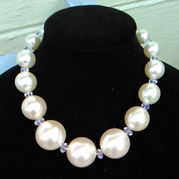 Nwot Faux Off White Pearl  Necklace - Picture 4 of 5